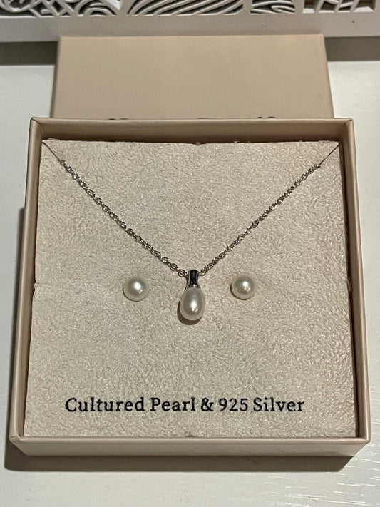 Set of Cultured Pearl Necklace and Earrings