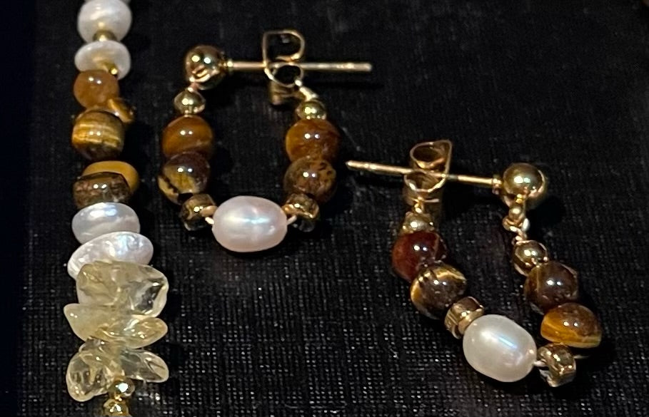 Set of Freshwater Pearl Necklace and Earrings